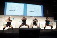 Participants exécutant un haka synchronisé lors d’un atelier MadCityZen. | © MadCityZen